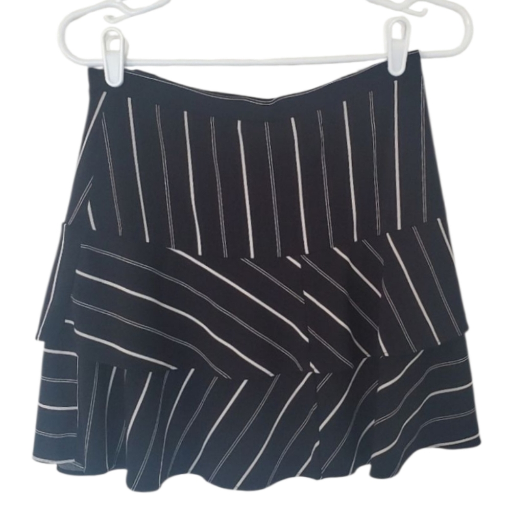😁Express Black and White Striped Mini Skirt